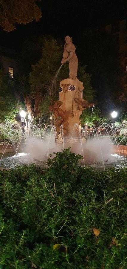Apartamentos Plaza Alicante Bagian luar foto