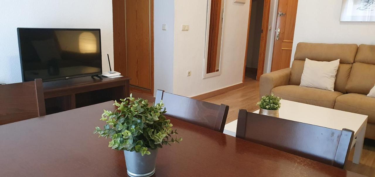 Apartamentos Plaza Alicante Bagian luar foto