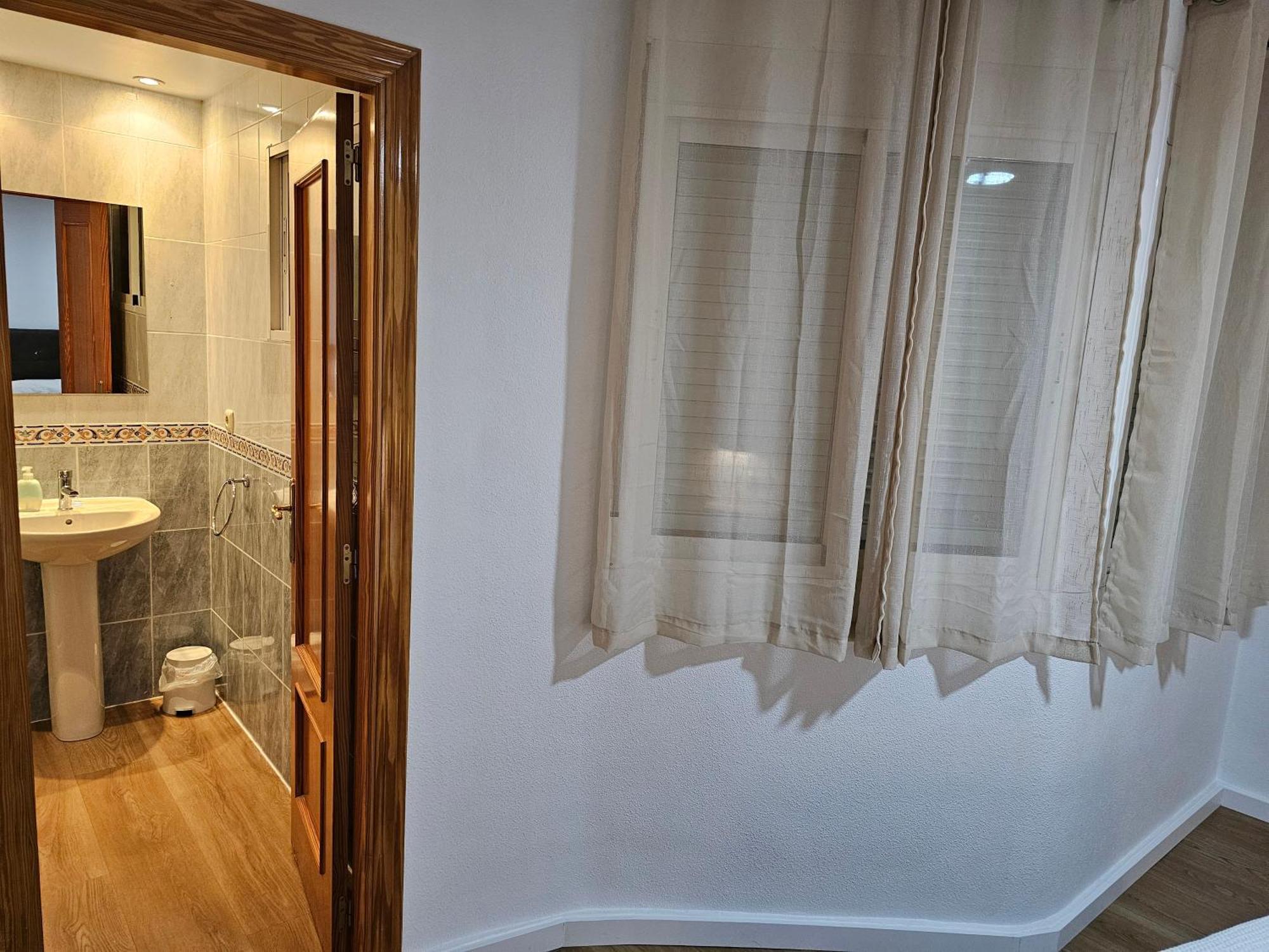 Apartamentos Plaza Alicante Bagian luar foto