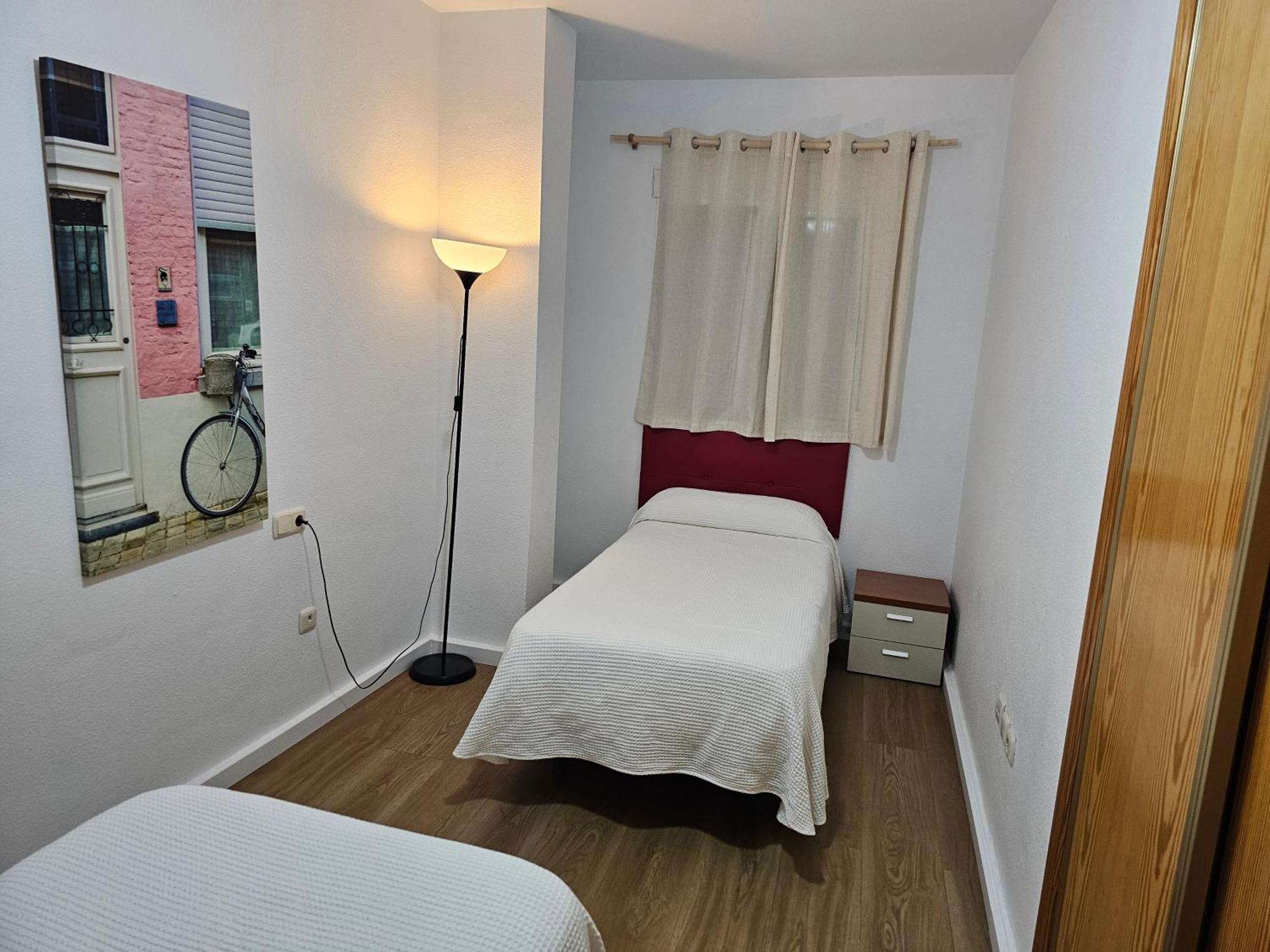 Apartamentos Plaza Alicante Bagian luar foto