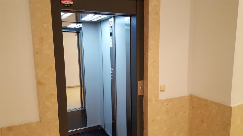Apartamentos Plaza Alicante Bagian luar foto